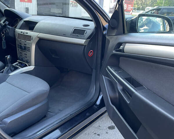 Черный Опель Астра, объемом двигателя 1.8 л и пробегом 226 тыс. км за 5390 $, фото 11 на Automoto.ua