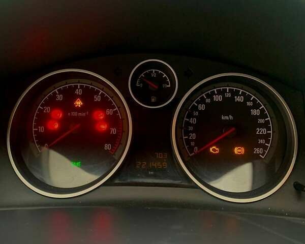 Черный Опель Астра, объемом двигателя 1.6 л и пробегом 221 тыс. км за 4800 $, фото 12 на Automoto.ua