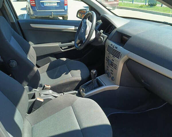 Черный Опель Астра, объемом двигателя 1.6 л и пробегом 230 тыс. км за 4999 $, фото 12 на Automoto.ua