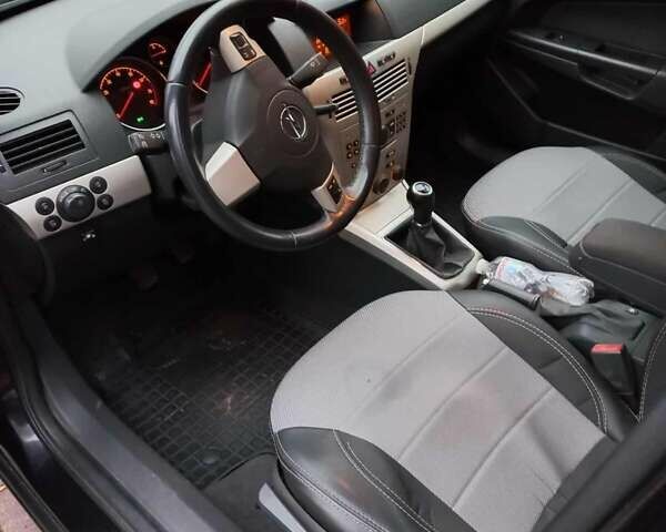 Чорний Опель Астра, об'ємом двигуна 1.6 л та пробігом 277 тис. км за 5500 $, фото 3 на Automoto.ua