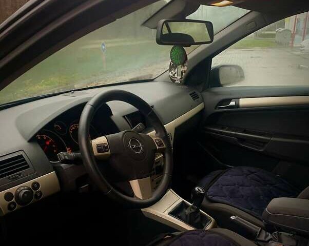 Черный Опель Астра, объемом двигателя 1.6 л и пробегом 221 тыс. км за 4800 $, фото 7 на Automoto.ua