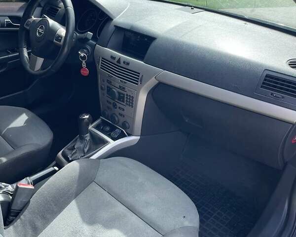 Черный Опель Астра, объемом двигателя 1.91 л и пробегом 242 тыс. км за 4500 $, фото 8 на Automoto.ua