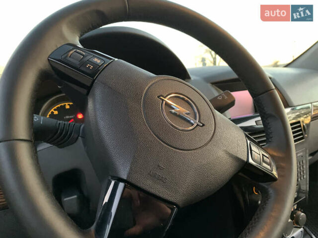 Черный Опель Астра, объемом двигателя 1.91 л и пробегом 286 тыс. км за 5550 $, фото 69 на Automoto.ua