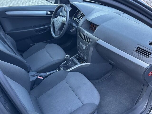 Черный Опель Астра, объемом двигателя 1.6 л и пробегом 228 тыс. км за 4400 $, фото 12 на Automoto.ua