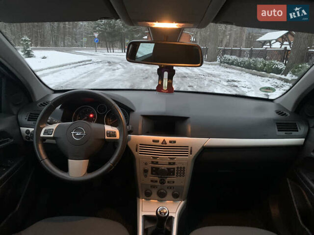 Черный Опель Астра, объемом двигателя 1.6 л и пробегом 226 тыс. км за 5100 $, фото 14 на Automoto.ua