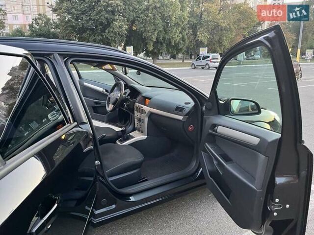 Чорний Опель Астра, об'ємом двигуна 1.6 л та пробігом 243 тис. км за 5700 $, фото 18 на Automoto.ua