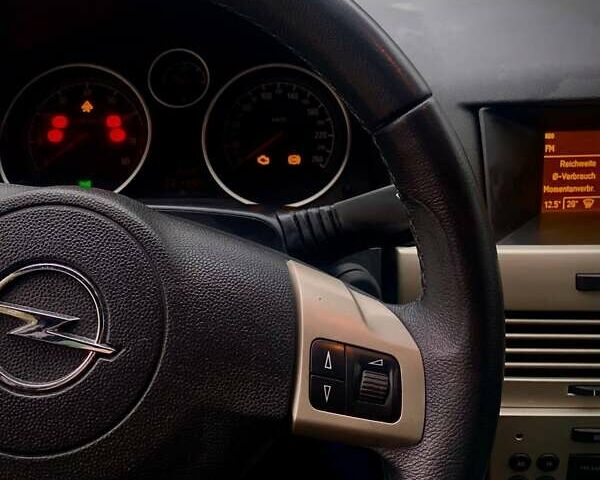 Черный Опель Астра, объемом двигателя 1.6 л и пробегом 221 тыс. км за 4800 $, фото 5 на Automoto.ua