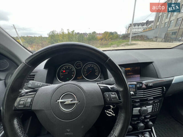Черный Опель Астра, объемом двигателя 1.6 л и пробегом 250 тыс. км за 4399 $, фото 48 на Automoto.ua