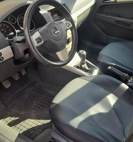 Чорний Опель Астра, об'ємом двигуна 1.6 л та пробігом 207 тис. км за 5400 $, фото 5 на Automoto.ua