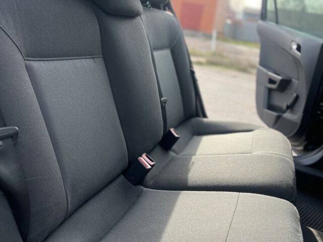 Черный Опель Астра, объемом двигателя 1.6 л и пробегом 239 тыс. км за 5350 $, фото 10 на Automoto.ua