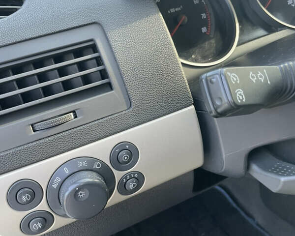 Чорний Опель Астра, об'ємом двигуна 1.6 л та пробігом 273 тис. км за 5200 $, фото 14 на Automoto.ua