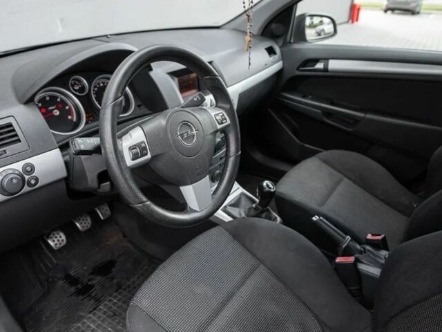 Черный Опель Астра, объемом двигателя 1.9 л и пробегом 300 тыс. км за 2650 $, фото 8 на Automoto.ua