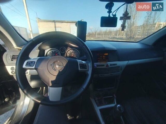 Черный Опель Астра, объемом двигателя 1.6 л и пробегом 290 тыс. км за 6200 $, фото 9 на Automoto.ua