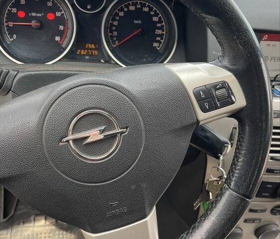 Опель Астра 2007 в Жмеренке на Automoto.ua Черный Опель Астра, объемом двигателя 1.6 л и пробегом 233 тыс. км за 4300 $, фото 4 на Automoto.ua