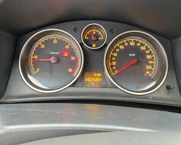 Чорний Опель Астра, об'ємом двигуна 1.25 л та пробігом 202 тис. км за 4500 $, фото 18 на Automoto.ua