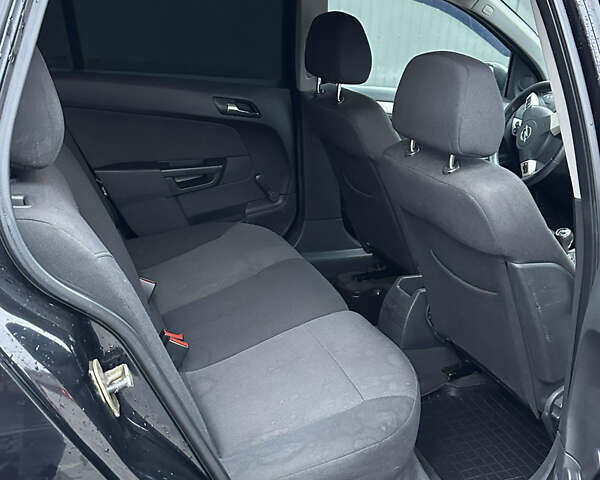 Черный Опель Астра, объемом двигателя 1.69 л и пробегом 328 тыс. км за 4500 $, фото 6 на Automoto.ua