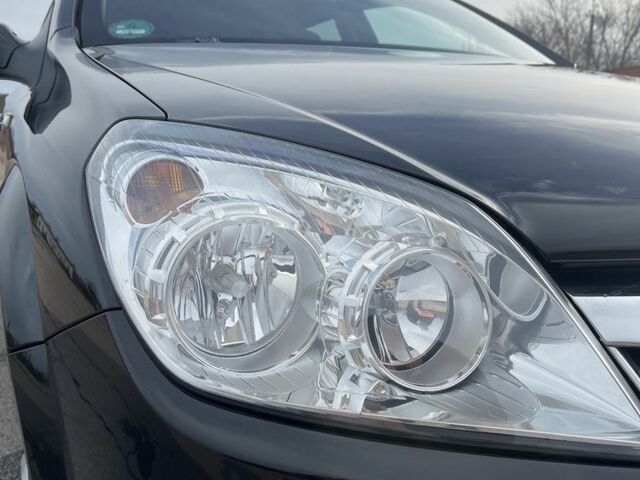 Черный Опель Астра, объемом двигателя 1.6 л и пробегом 239 тыс. км за 5350 $, фото 12 на Automoto.ua