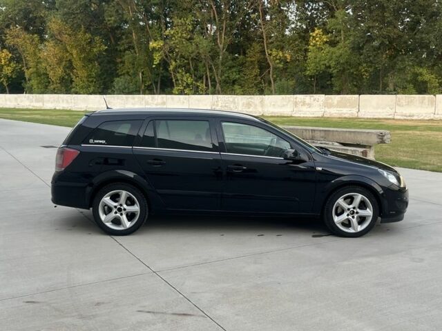 Черный Опель Астра, объемом двигателя 1.9 л и пробегом 270 тыс. км за 5200 $, фото 4 на Automoto.ua