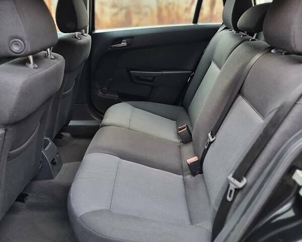 Опель Астра 2007 в Житомире на Automoto.ua Черный Опель Астра, объемом двигателя 1.9 л и пробегом 233 тыс. км за 4950 $, фото 35 на Automoto.ua