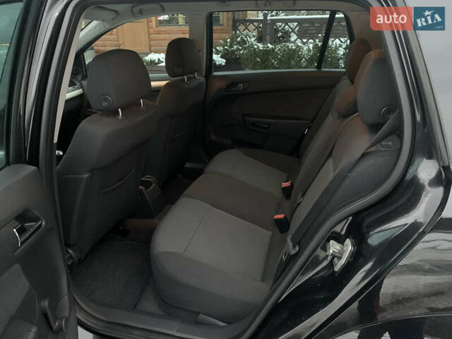 Черный Опель Астра, объемом двигателя 1.6 л и пробегом 226 тыс. км за 5100 $, фото 11 на Automoto.ua