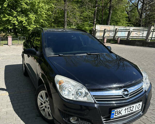 Черный Опель Астра, объемом двигателя 1.6 л и пробегом 280 тыс. км за 5100 $, фото 1 на Automoto.ua