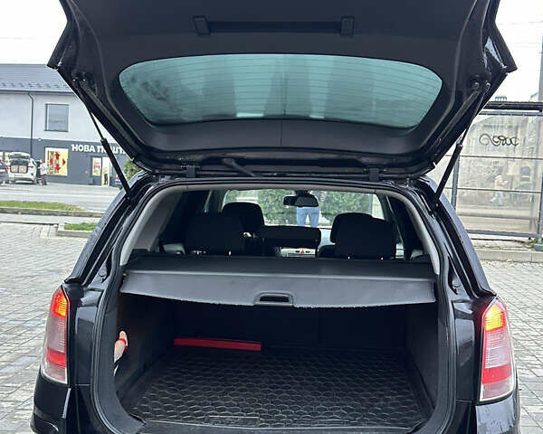 Черный Опель Астра, объемом двигателя 1.69 л и пробегом 328 тыс. км за 4500 $, фото 4 на Automoto.ua