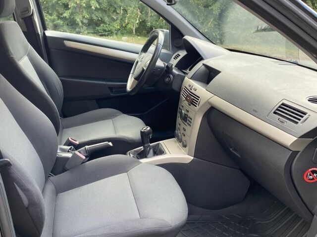 Чорний Опель Астра, об'ємом двигуна 0 л та пробігом 230 тис. км за 5499 $, фото 5 на Automoto.ua