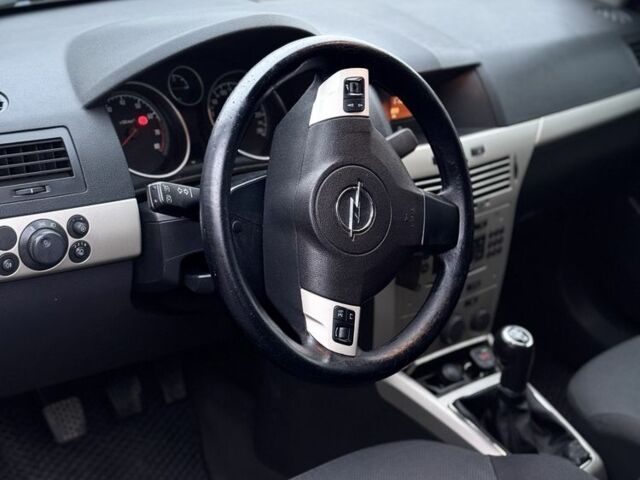 Чорний Опель Астра, об'ємом двигуна 1.6 л та пробігом 280 тис. км за 4999 $, фото 5 на Automoto.ua