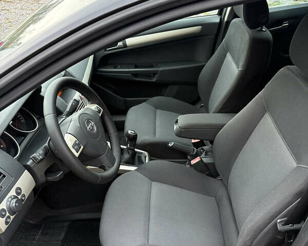 Черный Опель Астра, объемом двигателя 1.6 л и пробегом 208 тыс. км за 5600 $, фото 17 на Automoto.ua