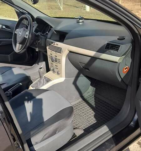 Чорний Опель Астра, об'ємом двигуна 1.6 л та пробігом 207 тис. км за 5400 $, фото 7 на Automoto.ua