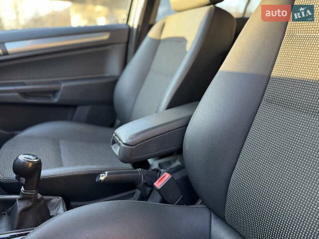 Чорний Опель Астра, об'ємом двигуна 1.8 л та пробігом 270 тис. км за 5600 $, фото 10 на Automoto.ua