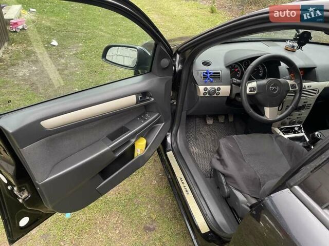 Черный Опель Астра, объемом двигателя 1.6 л и пробегом 272 тыс. км за 5100 $, фото 9 на Automoto.ua