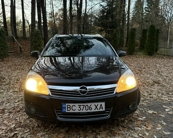 Черный Опель Астра, объемом двигателя 1.6 л и пробегом 310 тыс. км за 4000 $, фото 1 на Automoto.ua