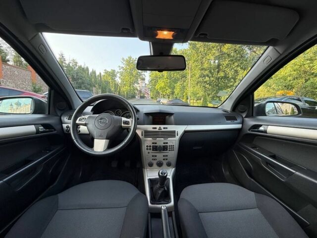 Черный Опель Астра, объемом двигателя 1.6 л и пробегом 195 тыс. км за 5650 $, фото 7 на Automoto.ua