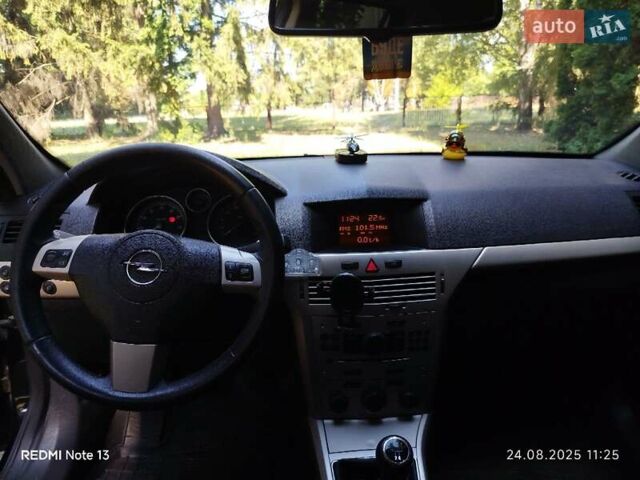 Черный Опель Астра, объемом двигателя 1.6 л и пробегом 228 тыс. км за 5800 $, фото 5 на Automoto.ua