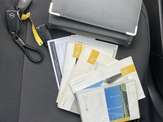 Черный Опель Астра, объемом двигателя 1.6 л и пробегом 239 тыс. км за 5350 $, фото 15 на Automoto.ua