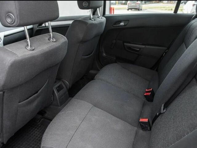 Черный Опель Астра, объемом двигателя 1.9 л и пробегом 300 тыс. км за 2650 $, фото 11 на Automoto.ua