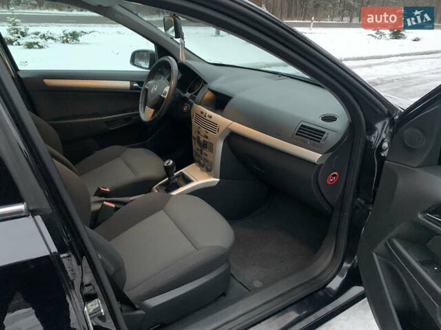 Черный Опель Астра, объемом двигателя 1.6 л и пробегом 226 тыс. км за 5100 $, фото 13 на Automoto.ua