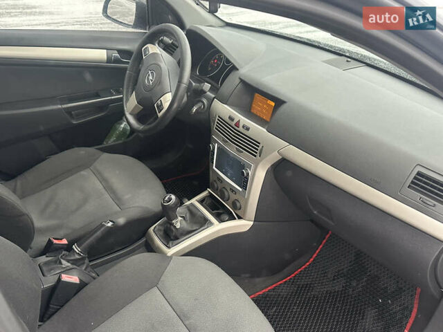 Черный Опель Астра, объемом двигателя 1.9 л и пробегом 370 тыс. км за 4250 $, фото 8 на Automoto.ua