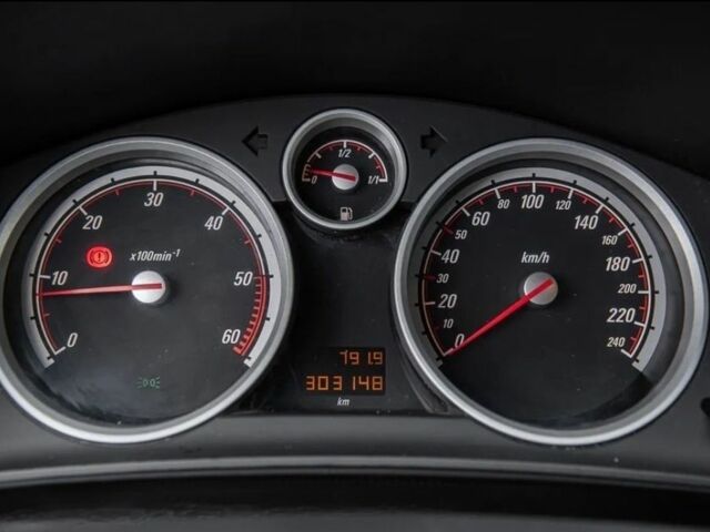 Черный Опель Астра, объемом двигателя 1.9 л и пробегом 300 тыс. км за 2650 $, фото 10 на Automoto.ua