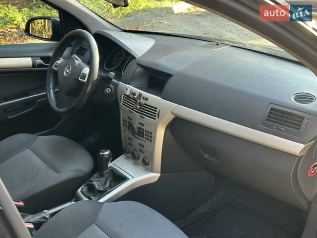 Чорний Опель Астра, об'ємом двигуна 1.3 л та пробігом 297 тис. км за 3999 $, фото 18 на Automoto.ua