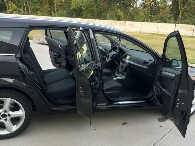 Черный Опель Астра, объемом двигателя 1.9 л и пробегом 270 тыс. км за 5200 $, фото 14 на Automoto.ua