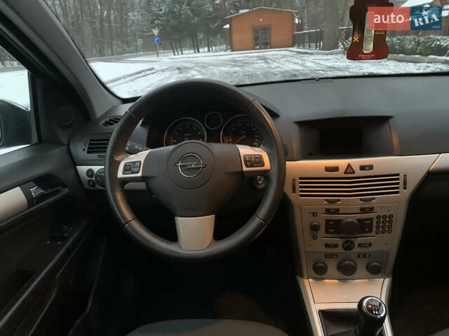 Черный Опель Астра, объемом двигателя 1.6 л и пробегом 226 тыс. км за 5100 $, фото 16 на Automoto.ua
