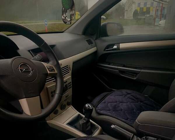 Черный Опель Астра, объемом двигателя 1.6 л и пробегом 221 тыс. км за 4800 $, фото 6 на Automoto.ua