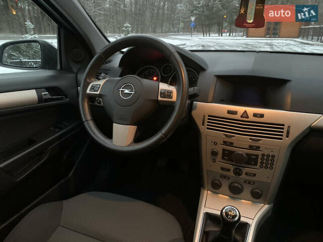Черный Опель Астра, объемом двигателя 1.6 л и пробегом 226 тыс. км за 5100 $, фото 15 на Automoto.ua