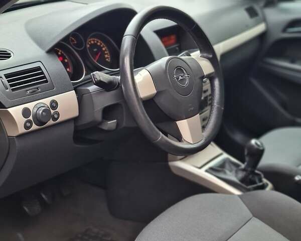 Опель Астра 2007 в Житомире на Automoto.ua Черный Опель Астра, объемом двигателя 1.9 л и пробегом 233 тыс. км за 4950 $, фото 28 на Automoto.ua