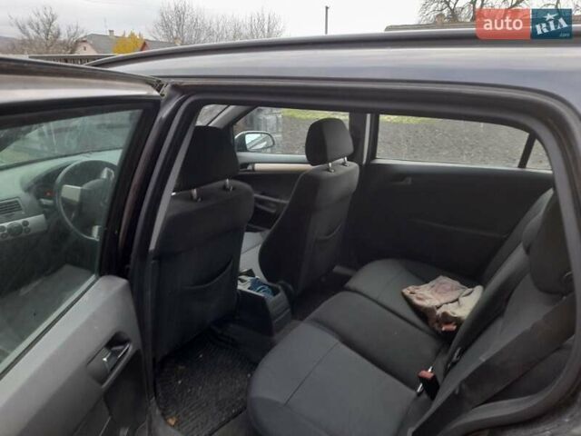 Черный Опель Астра, объемом двигателя 1.7 л и пробегом 237 тыс. км за 5100 $, фото 7 на Automoto.ua
