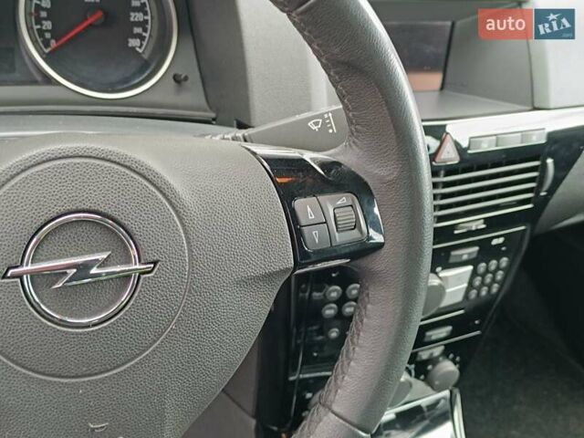 Черный Опель Астра, объемом двигателя 1.8 л и пробегом 239 тыс. км за 5800 $, фото 55 на Automoto.ua