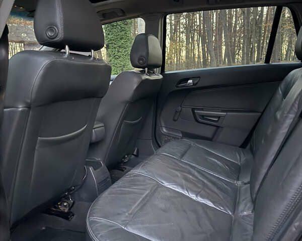 Черный Опель Астра, объемом двигателя 1.6 л и пробегом 310 тыс. км за 4000 $, фото 6 на Automoto.ua