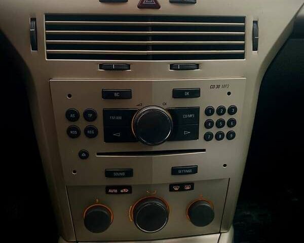 Черный Опель Астра, объемом двигателя 1.6 л и пробегом 221 тыс. км за 4800 $, фото 11 на Automoto.ua